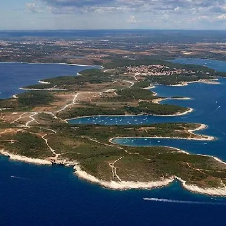 House Beta With Pool, Jacuzzi, Playground & Bbq In An Olive Grove With A Beach, Pomer - Istria *
