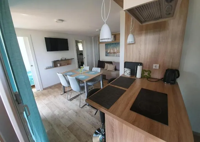 House Beta With Pool, Jacuzzi, Playground & Bbq In An Olive Grove With A Beach, Pomer - Istria *