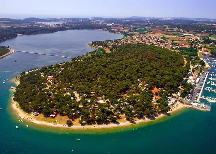 Nyaraló House Beta With Pool, Jacuzzi, Playground & Bbq In An Olive Grove With A Beach, Pomer - Istria Póla