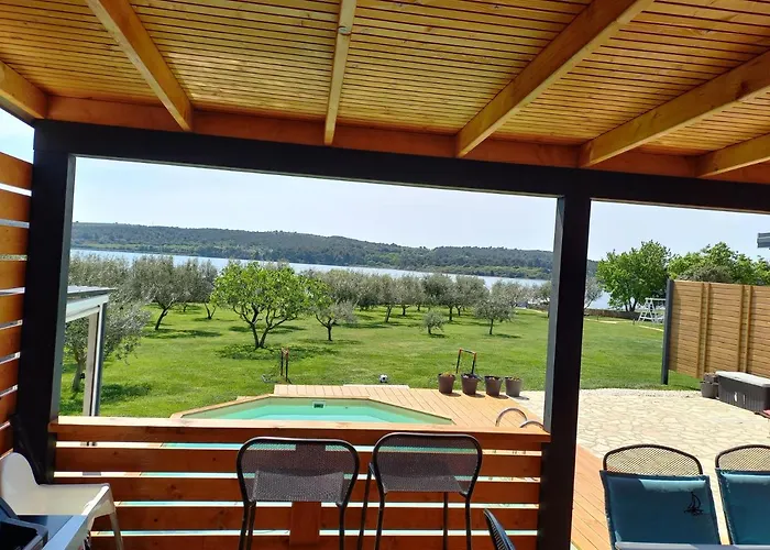 Nyaraló House Beta With Pool, Jacuzzi, Playground & Bbq In An Olive Grove With A Beach, Pomer - Istria Póla
