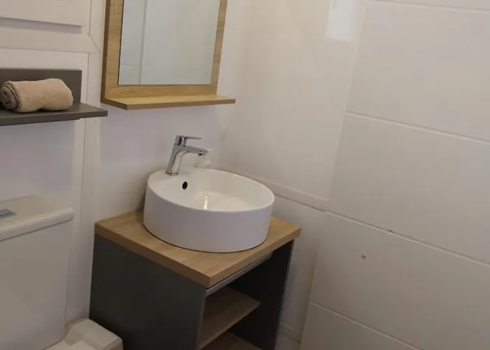 بيت للعطل House Beta With Pool, Jacuzzi, Playground & Bbq In An Olive Grove With A Beach, Pomer - Istria بولا