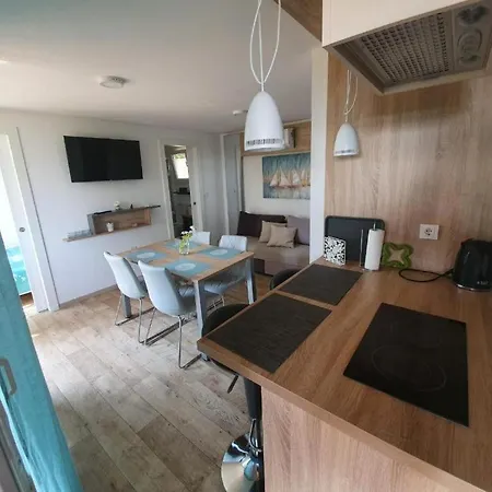 House Beta With Pool, Jacuzzi, Playground & Bbq In An Olive Grove With A Beach, Pomer - Istria *