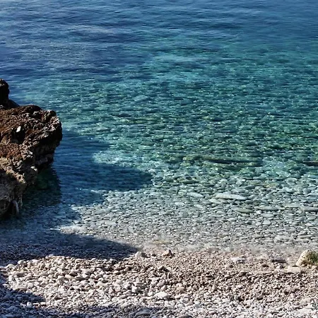 Holiday home Beach House Beta With Pool, Jacuzzi, Playground & Bbq In An Olive Grove With A Beach, Pomer - Istria