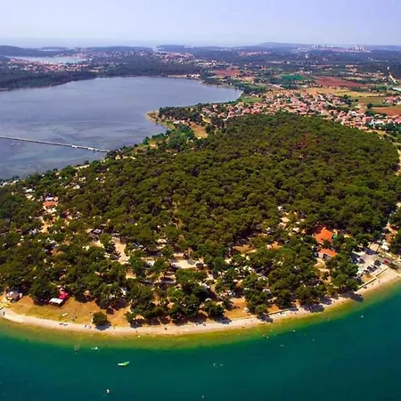 Holiday home Beach House Beta With Pool, Jacuzzi, Playground & Bbq In An Olive Grove With A Beach, Pomer - Istria Pula