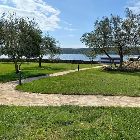 Beach House Beta With Pool, Jacuzzi, Playground & Bbq In An Olive Grove With A Beach, Pomer - Istria Holiday home Pula