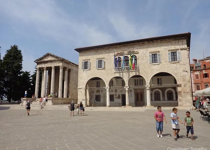 House Beta With Pool, Jacuzzi, Playground & Bbq In An Olive Grove With A Beach, Pomer - Istria Ferienhaus