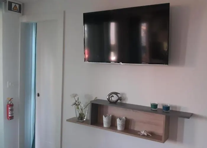 House Beta With Pool, Jacuzzi, Playground & Bbq In An Olive Grove With A Beach, Pomer - Istria *