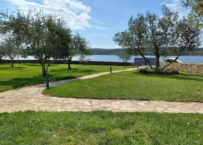 House Beta With Pool, Jacuzzi, Playground & Bbq In An Olive Grove With A Beach, Pomer - Istria Ferienhaus Pula