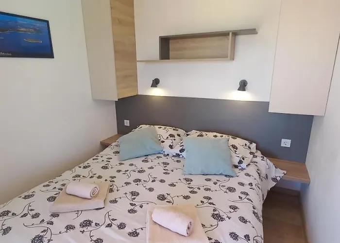 House Beta With Pool, Jacuzzi, Playground & Bbq In An Olive Grove With A Beach, Pomer - Istria Pula