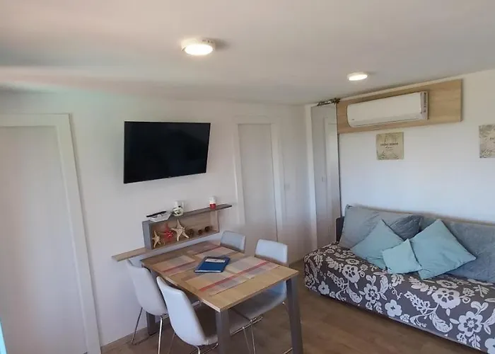 House Beta With Pool, Jacuzzi, Playground & Bbq In An Olive Grove With A Beach, Pomer - Istria *