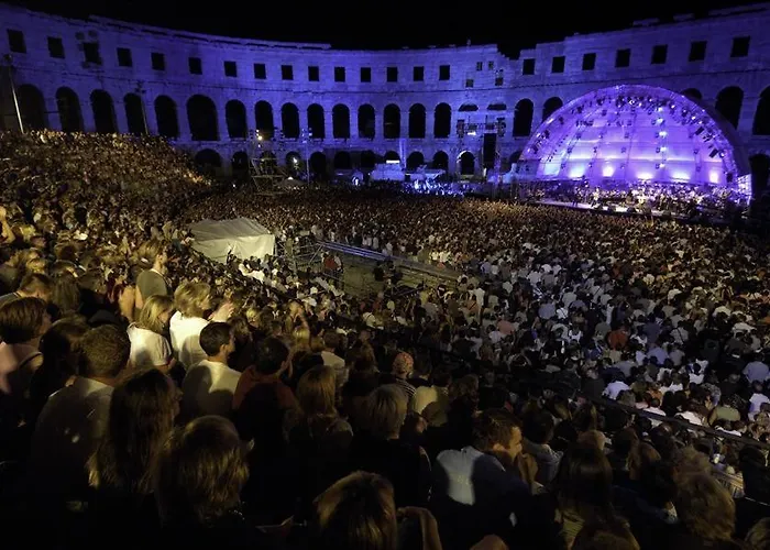 Ferienhaus House Beta With Pool, Jacuzzi, Playground & Bbq In An Olive Grove With A Beach, Pomer - Istria *