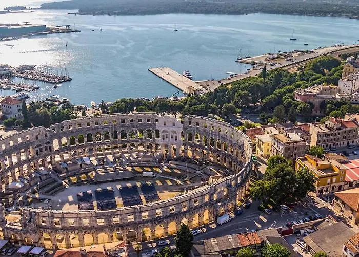 House Beta With Pool, Jacuzzi, Playground & Bbq In An Olive Grove With A Beach, Pomer - Istria Pula