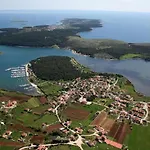 Holiday home Beach House Beta With Pool, Jacuzzi, Playground & Bbq In An Olive Grove With A Beach, Pomer - Istria Pula