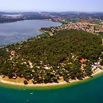 Holiday home Beach House Beta With Pool, Jacuzzi, Playground & Bbq In An Olive Grove With A Beach, Pomer - Istria Pula