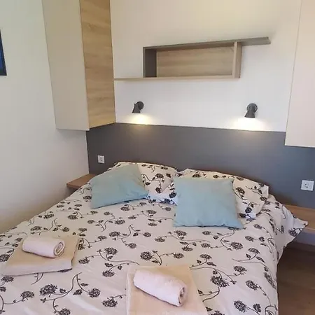 House Beta With Pool, Jacuzzi, Playground & Bbq In An Olive Grove With A Beach, Pomer - Istria Pula